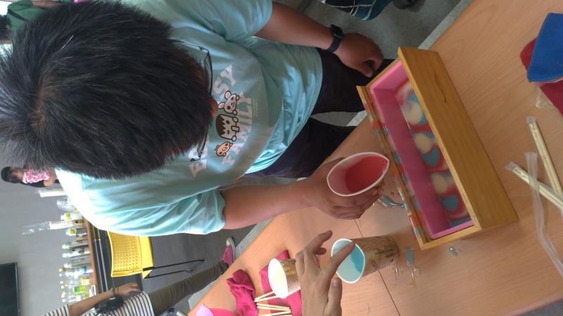 小心翼翼呵護作品
