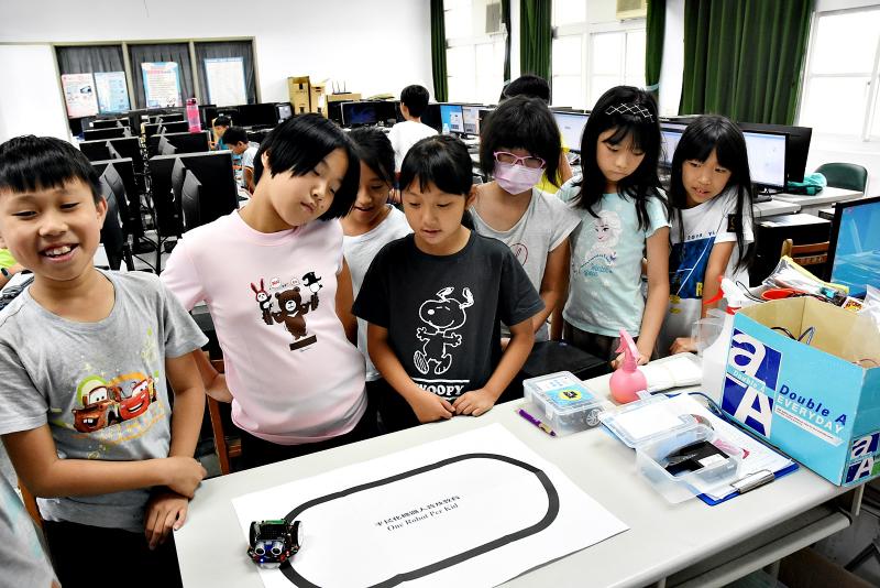 micro:bit   麥昆小車循線前進，真不會亂跑
