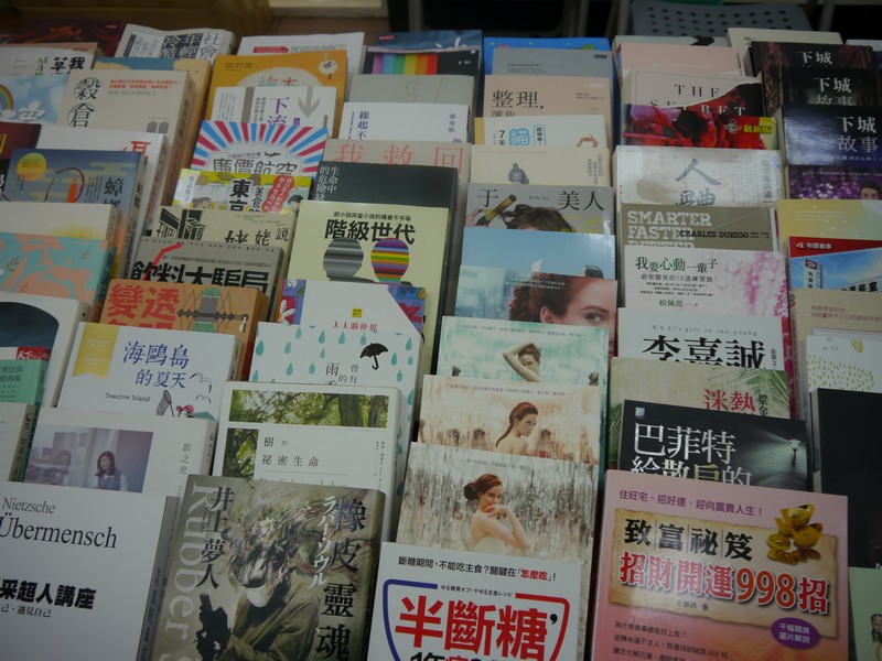 圖書館新書上架宣傳照片1
