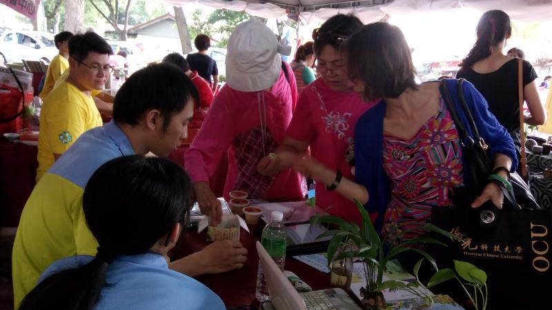 透過數位平板電腦與智慧手機工具吸引人潮打卡拍照闖關送好禮推廣活動，達到體驗平板推廣農產品行銷效果。此活動參與人數達262人可謂成功宣傳活動啦!