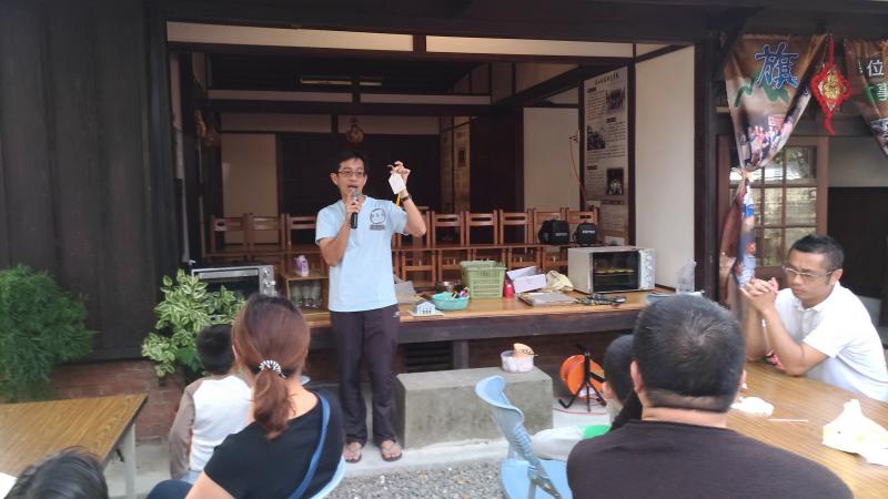 老師講解上課中