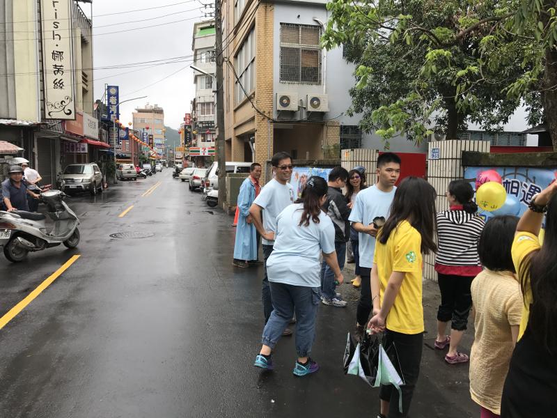 導覽志工協助活動進行