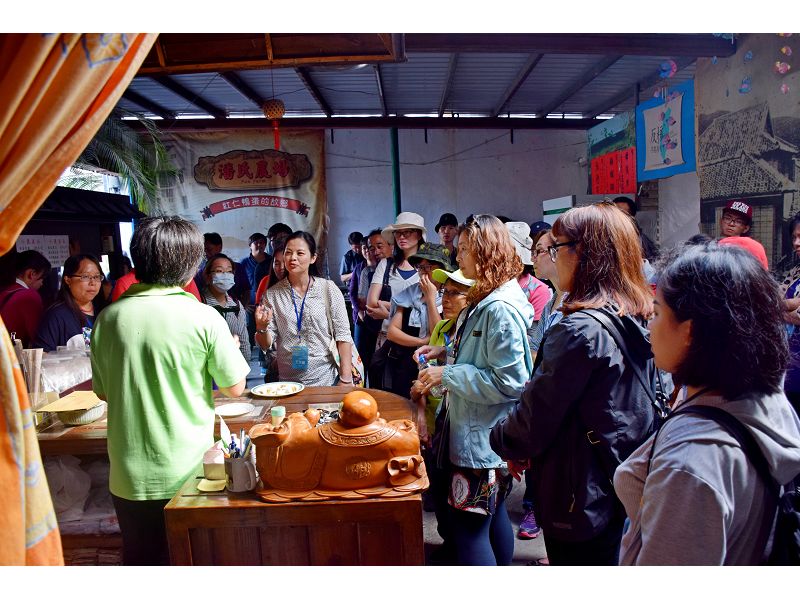 現場有解說人員負責講解。