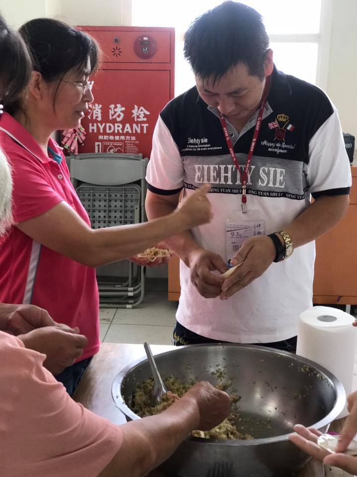 現場包水餃體驗。