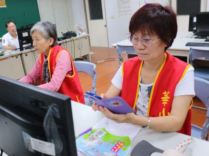 華山基金會結合後壁DOC普及偏鄉數位計畫！讓樂齡民眾學習繪圖趣-封面照