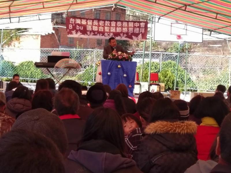 站上台熱烈分享