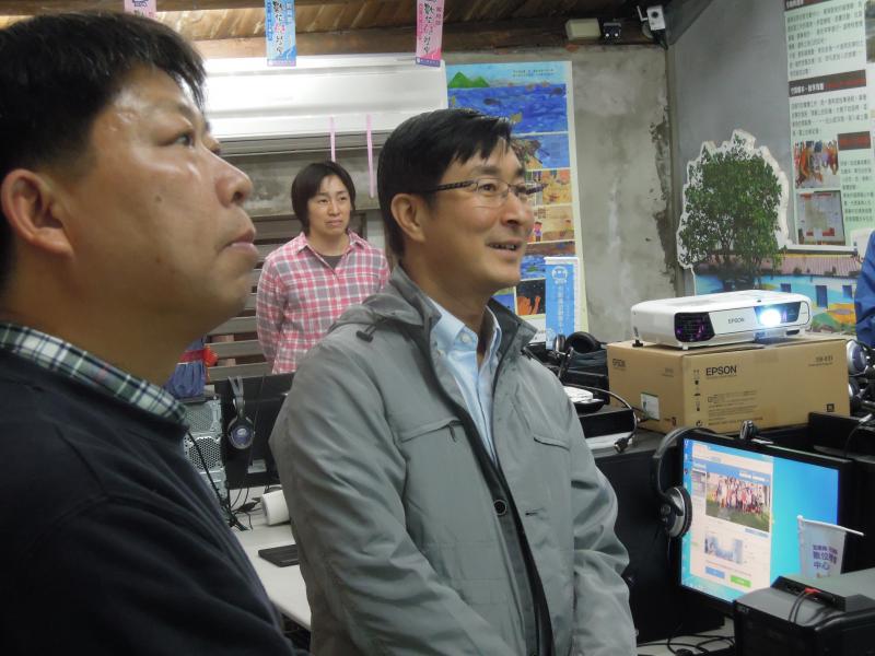 總幹事向緬甸貴賓介紹壯圍DOC執行成果