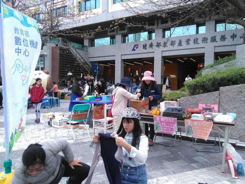 吉安DOC二手物品免費相送，有合用就好，能讓這些設備再次替偏鄉帶來活力，真得很棒。