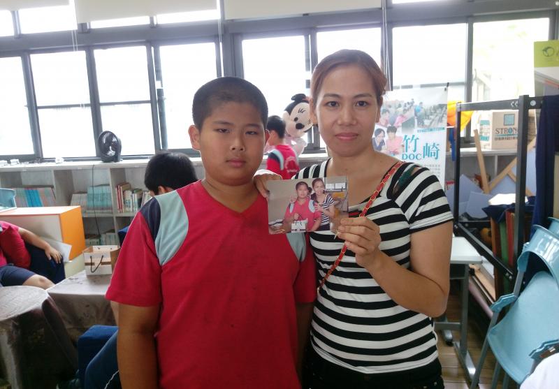 雲端列印機,馬上洗出家長與學生的親子照,這是母親節最好的禮物,也達到宣傳DOC效果。