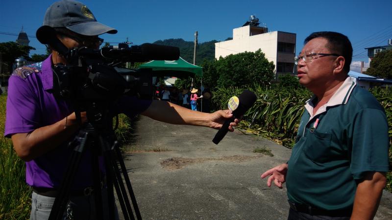 集集數位機會中心陳昭煜主委(南投縣議員)更邀約記者採訪，廣為集集休閒農業區(農夫市集)與集集數位機會中心之資源連結宣傳。暑期將至歡迎大家來集集遊玩，更歡迎報名各項體驗遊程活動。