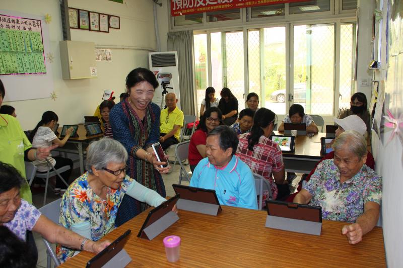 清大傅麗玉教授與學員互動