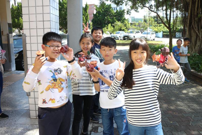 小朋友開心合影