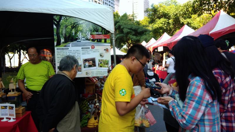 平板推廣行銷集集農特產品與遊程圓滿成功,大家收穫滿滿超開心。