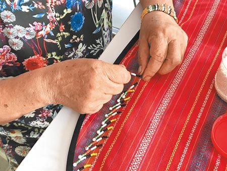 新竹縣關西DOC長期推動泰雅傳統編織技術，以直播作品《耆老介紹馬武督部落泰雅編織》，榮獲教育部「從DOC看台灣」數位應用創作大賽直播達人組佳作。