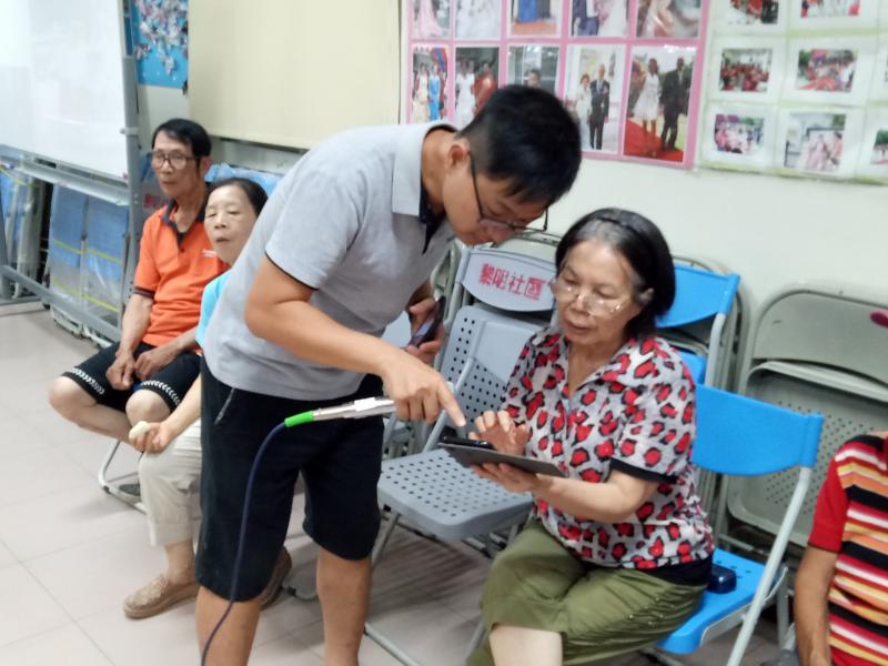 指導長輩怎麼使用APP