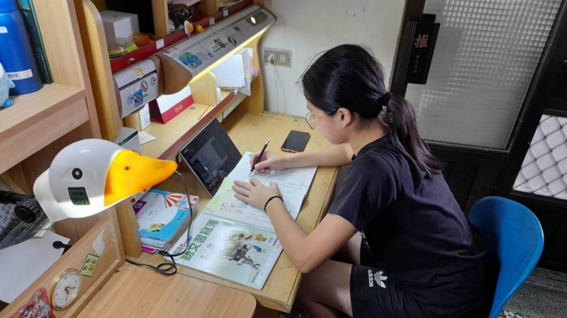 竹苗 DOC 協力助學，提供平板電腦借用苗栗縣公館鄉福基國小學童進行居家線上學習。