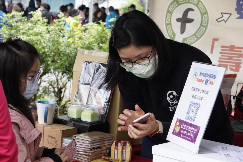 DOC在疫情變得更嚴峻前，就積極推廣線上學習，並輔導民眾使用各項數位資源