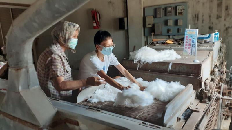 《舊情棉綿》拍攝棉被製作過程