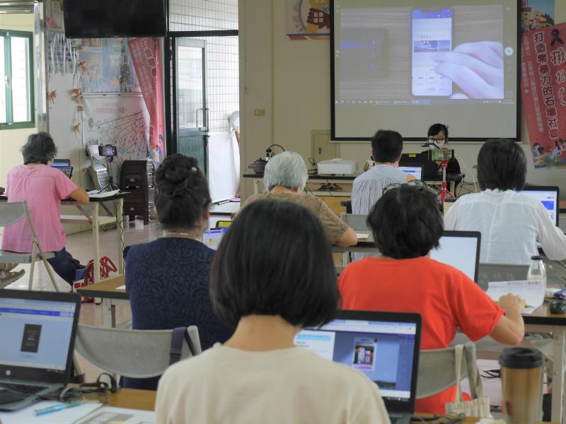亞太電信提供行動網路　協助偏鄉學員數位學習更順暢-封面照