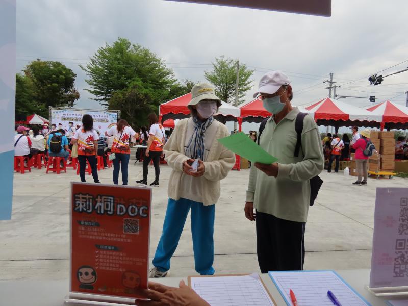 莿桐數位機會中心在莿桐地區免費提供數位學習課程給社區民眾使用，課程表將於粉絲專業及Line群組共大家隨時查閱及報名，請大家多多利用,今年度推出很多非常實用的課程：有數位音樂家、數位地圖設計、GOOGLE地圖應用、線上學習-學習中心註冊與-我