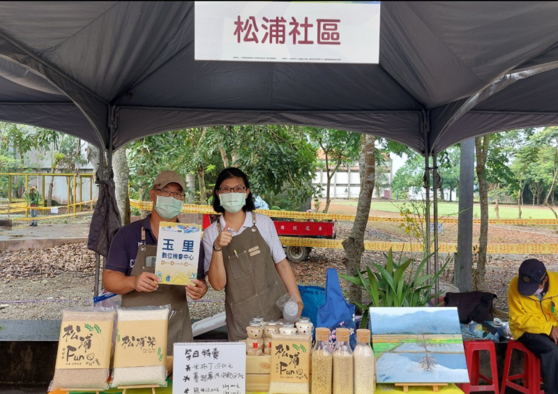 在地小農參與活動展售自己種植的米