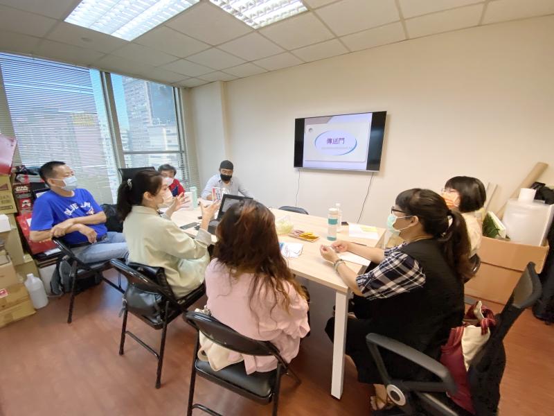 輔導團隊導入「Podcast」系列課程，從節目型態、腳本設定、節目流程、錄音及剪輯、上架及行銷。