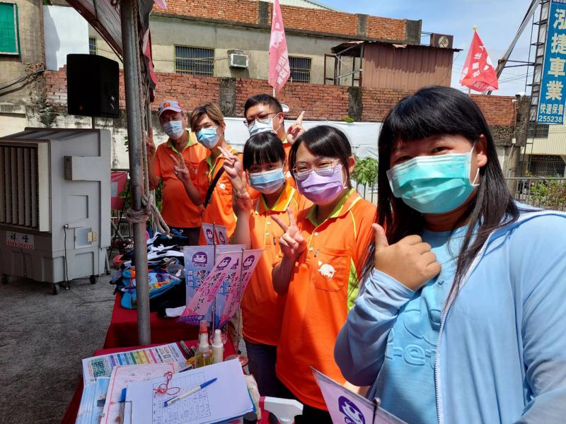 推廣DOC學習資源及發送社區物資