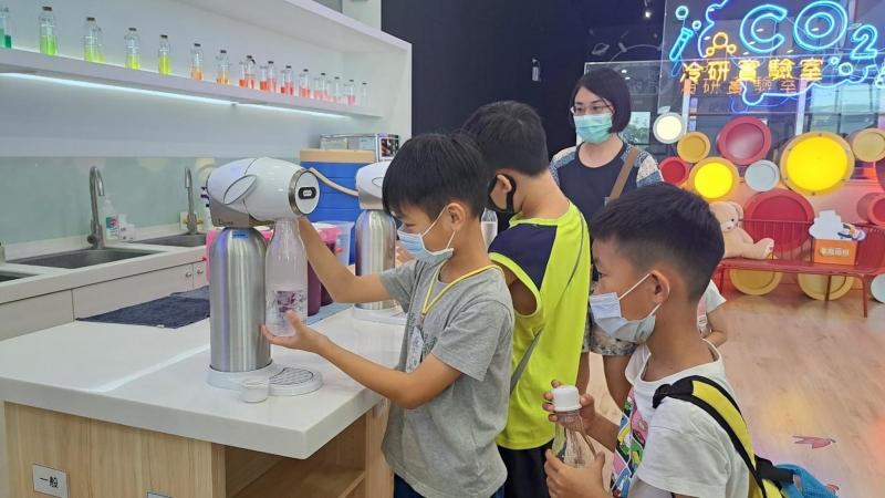 學生於冷研探索館體驗之活動紀錄