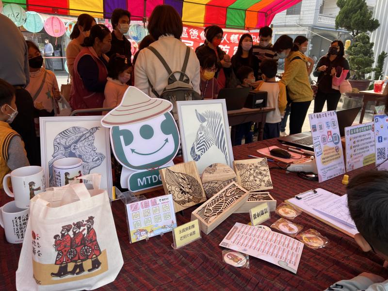 彌陀DOC擺設許多課程及皮影文創作品提供給民眾欣賞