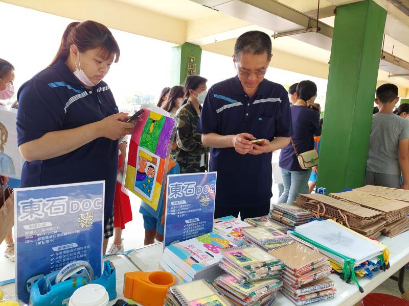 臉書粉絲頁，只要按讚或開啟追蹤，即可獲得精美小禮物