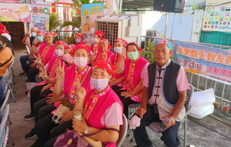 表演節目的長輩準備中