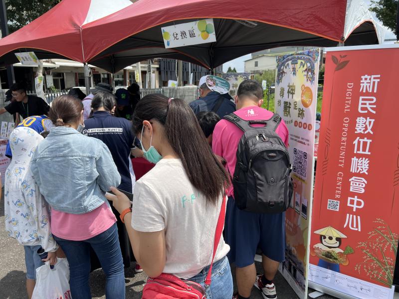 DOC宣傳攤位遊客