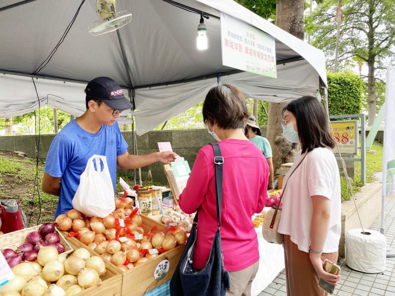 屏東車城DOC的「鐵人洋蔥」、「亞高瓦子農場」。
