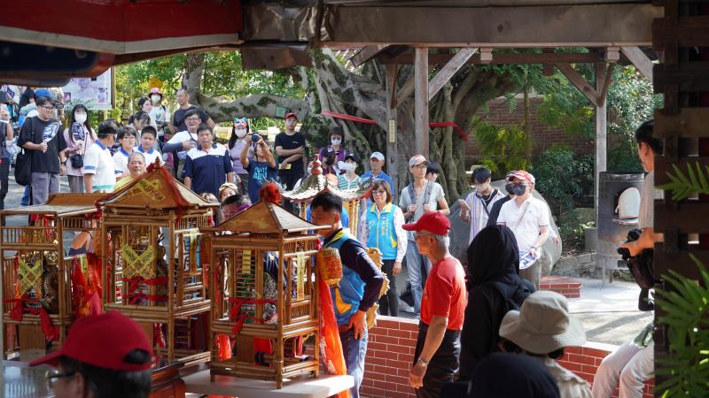 龍神山水祭是東勢大茅埔地區一年一度的盛事，透過主祀神明三山國王出巡大茅埔庄的遶境活動，吸引了當地居民和遊客參與