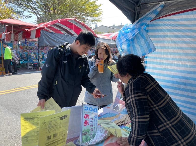 民眾詢問課程內容後加入LINE社群