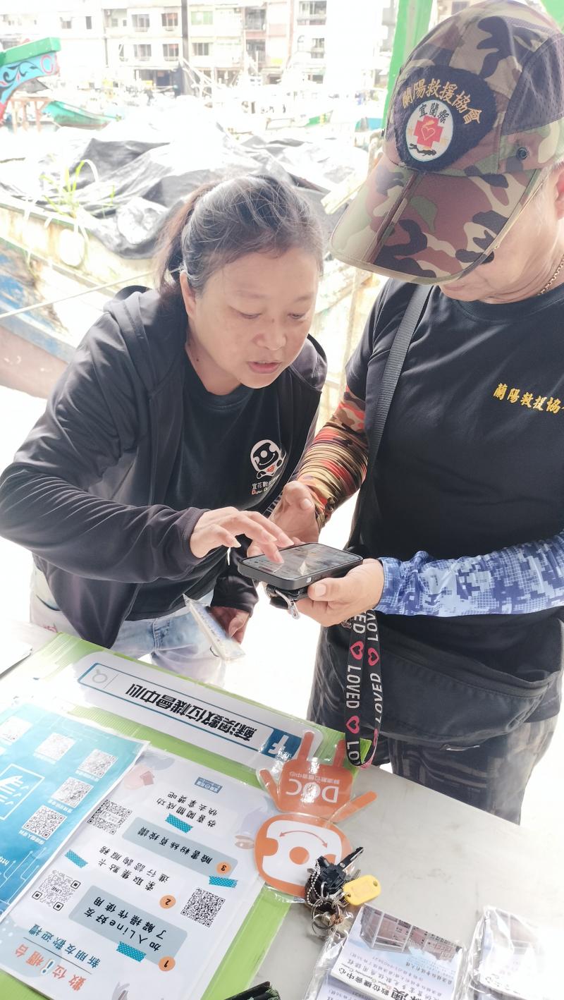 在端午節這個傳統佳節，南方澳將迎來一場精彩絕倫的龍舟賽事！端午賽龍舟已是民間悠久的傳統活動，象徵著團結、勇氣和力量。南方澳的龍舟賽更是一年一度的盛事，這場賽事將在南方澳的碧海藍天中展開，波濤洶湧的海面上展開激烈的角逐。觀眾們可以在岸上觀賞到