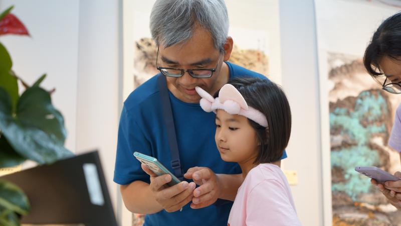 參與者只需攜帶智慧手機，並使用LINE APP掃描圖書館各處的活動QR Code，即可隨時隨地開始解謎遊戲