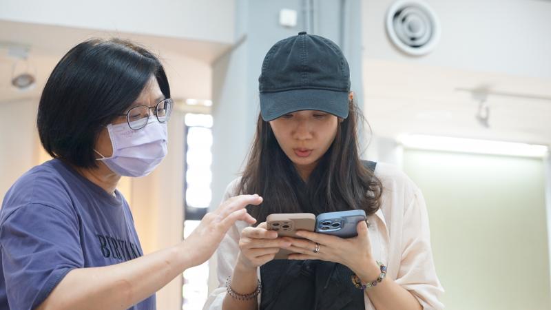 館員張震雨介紹說：「我們希望通過這次活動，不僅能讓大家感受到閱讀的樂趣，更能體會到數位科技帶來的新鮮體驗。