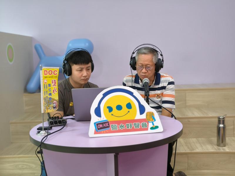 學員-吳昌盛 正在錄製Podcast節目