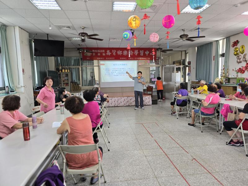 老師答覆長者提問一些醫療上的問題。