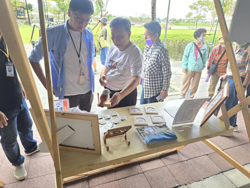 DOC執行長與鐵道園區董事長介紹我們的歷史與文創商品創作發想