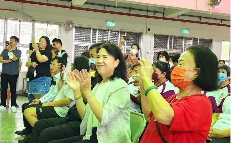 由莿桐樂齡學習中心所舉辦的「大手牽小手 幸福永長久」活動，隆重登場，結合莿桐數位機會中心合作辦理