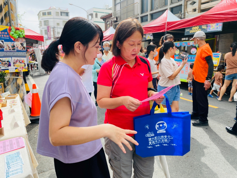 透過宣導品的發放讓更多人認識鹽水DOC並提升民眾參與課程的意願