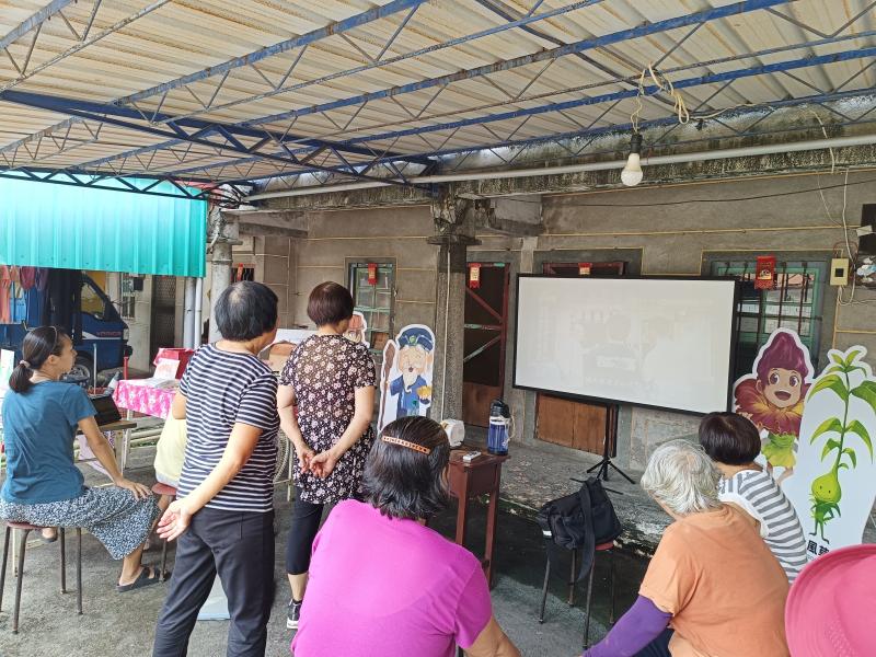 遊客可以進一步了解孔子祠堂的歷史背景，增加教育性和文化價值。