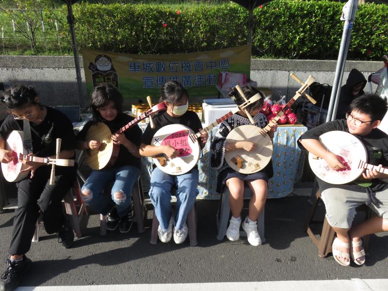 結合溫泉國小月琴表演，推廣在地百年傳統特色-思想起