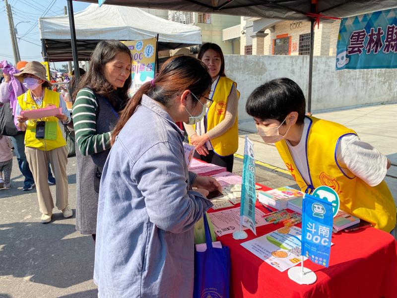 民眾透過互動遊戲與數位學習增進知識