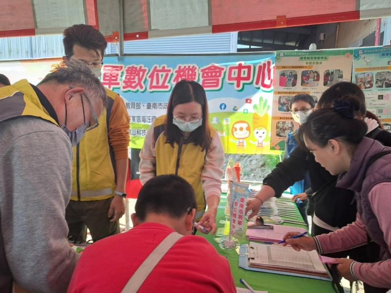 歡迎大家來將軍數位機會中心攤位詢問課程及了解唷~