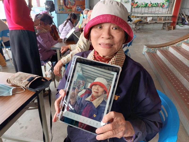 阮孫幫我拍的啦!水嘎!