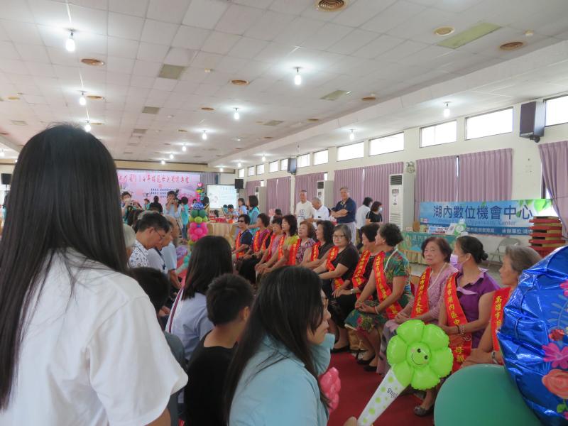 湖內DOC與模範母親合照