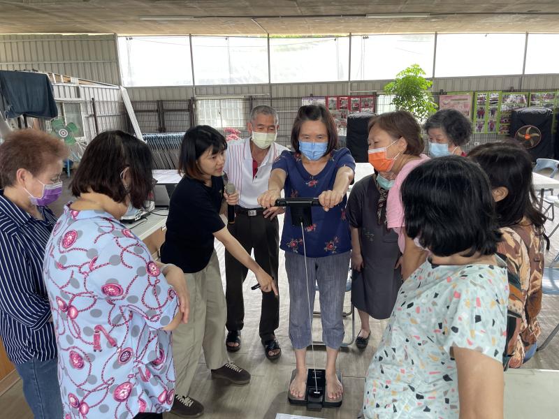 利用OMRON體脂計進行身體組成量測